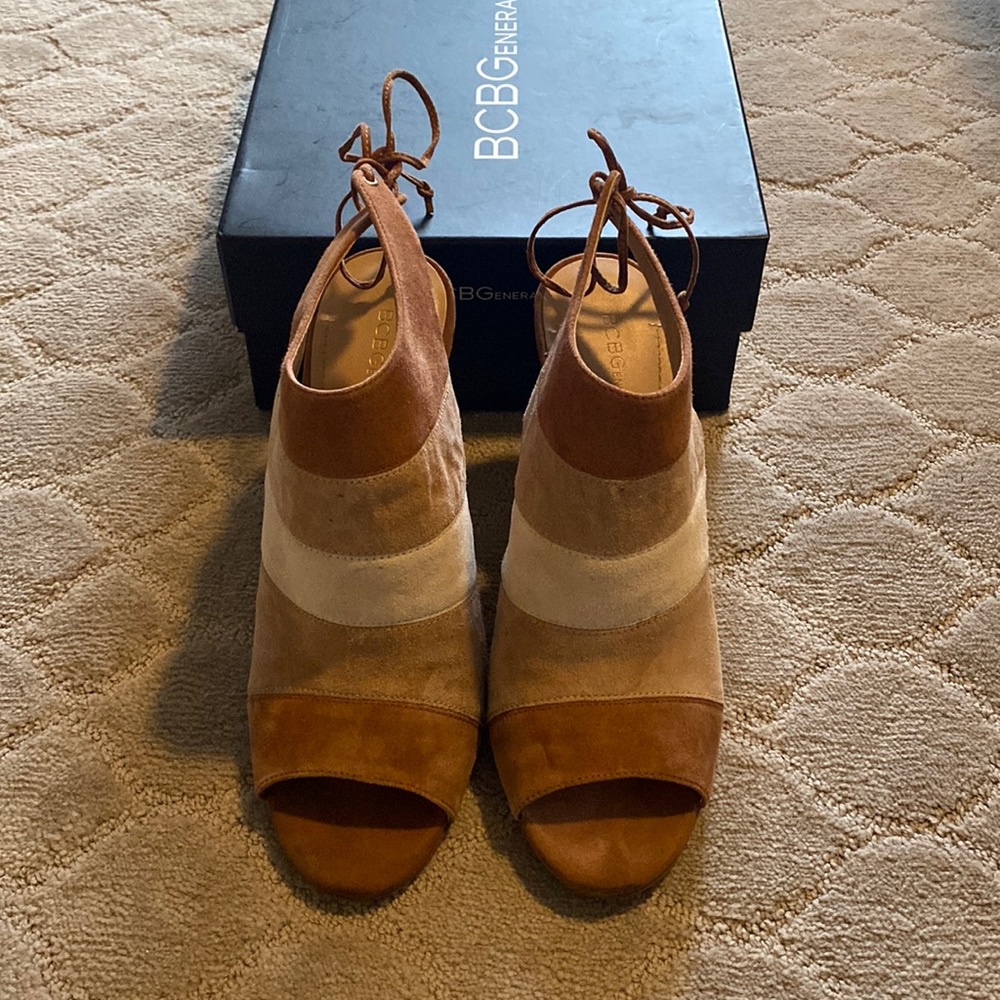 BCBGeneration Tan and White Heels Stylish Elegance